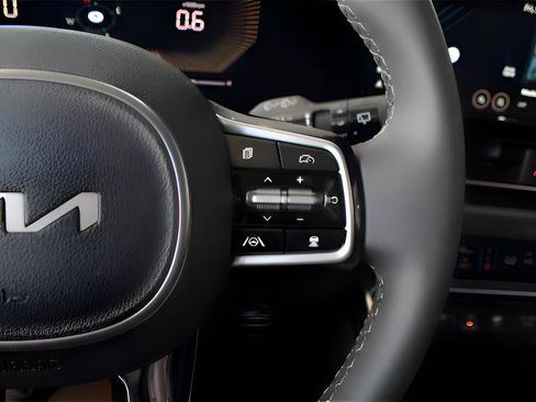 New 2026 Kia Carnival LXS image 17