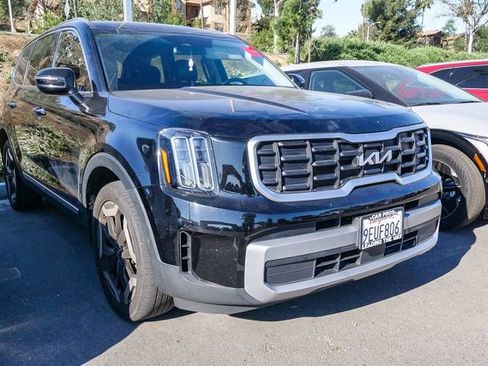 Used 2023 Kia Telluride S image 2
