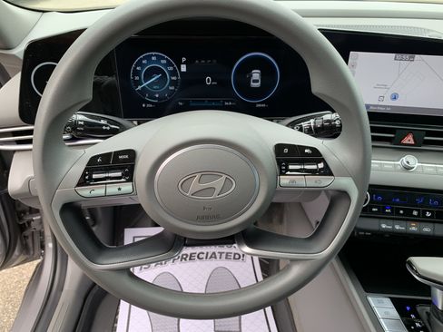 Used 2024 Hyundai Elantra SEL FWD image 14