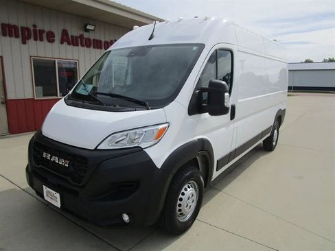 Used 2026 RAM ProMaster 2500 w/ Convenience Group FWD image 3