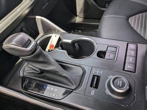 Used 2021 Toyota Highlander XSE AWD/4WD image 11