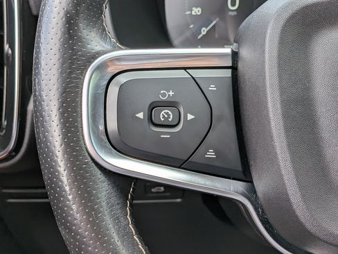 Used 2021 Volvo XC40 T4 R-Design w/ Protection Package Premier FWD image 24
