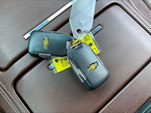 Used 2018 Chevrolet Suburban Premier AWD/4WD image 12