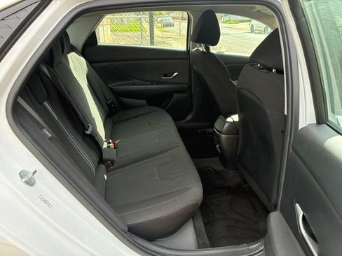 Used 2024 Hyundai Elantra SEL FWD image 11