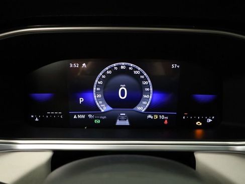 New 2026 Volkswagen Taos SE image 15