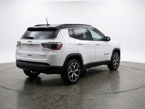 Used 2025 Jeep Compass Limited image 7
