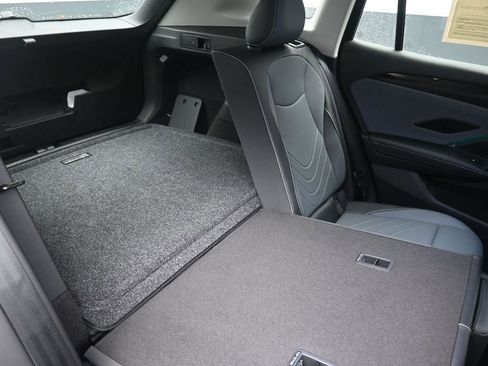 Used 2025 Volkswagen Tiguan SE FWD image 25