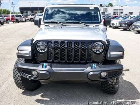 Used 2023 Jeep Wrangler Unlimited w/ Cold Weather Group AWD/4WD image 7