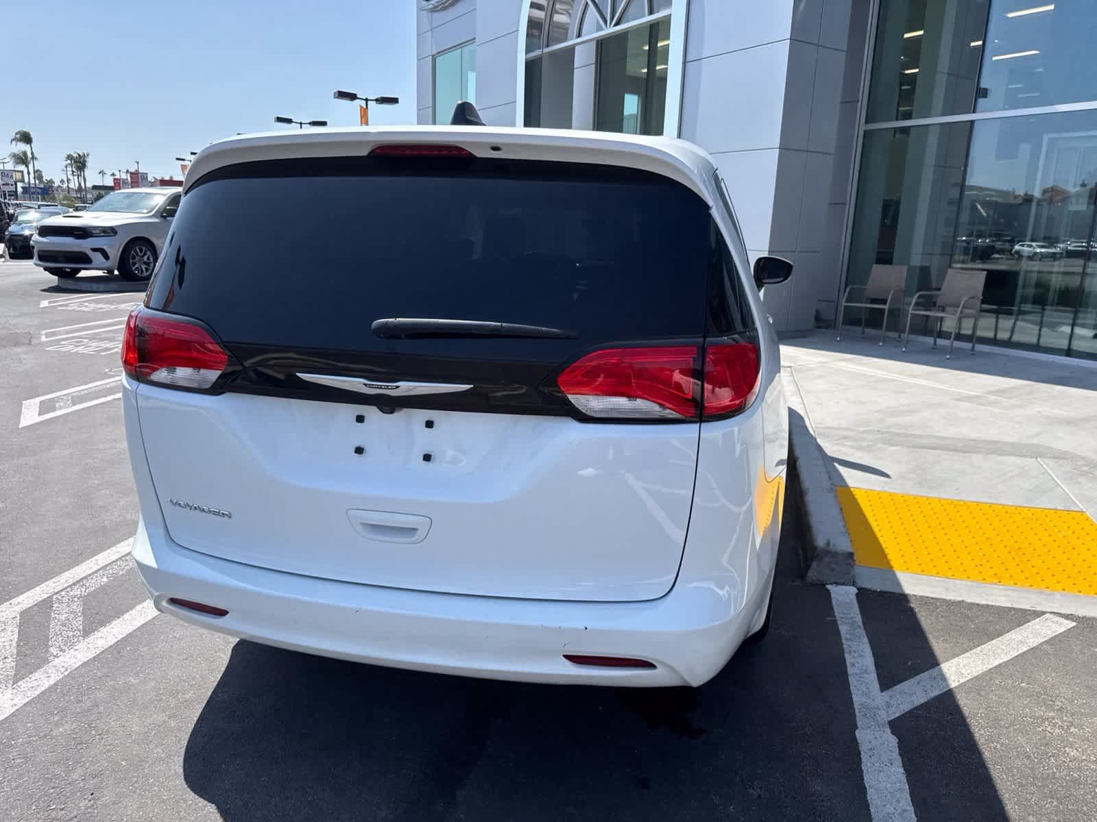 Used 2022 Chrysler Voyager LX FWD image 14
