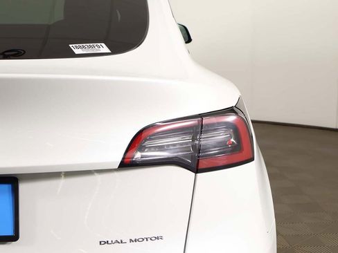 Used 2021 Tesla Model Y Long Range image 18