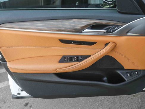 Certified 2023 BMW 530e 530e w/ Convenience Package image 17