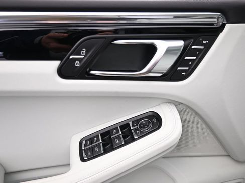 New 2026 Porsche Macan AWD/4WD image 11