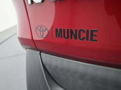 Used 2021 Toyota RAV4 LE AWD/4WD image 31
