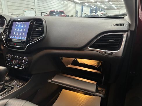 Used 2019 Jeep Cherokee Limited AWD/4WD image 29