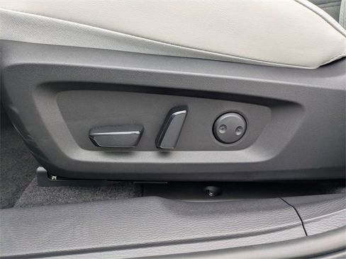 New 2025 Mitsubishi Outlander SE image 15