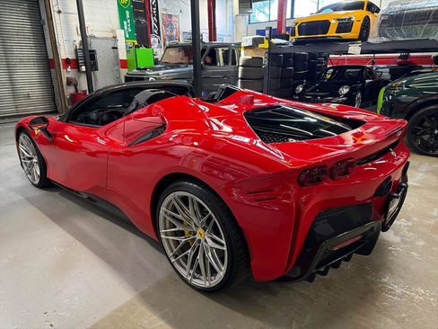 Used 2022 Ferrari SF90 Spider AWD/4WD image 9