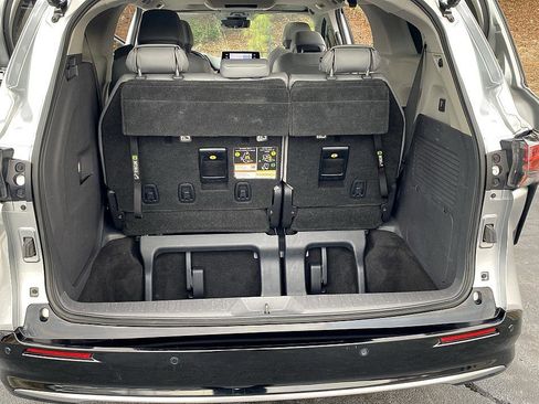 Used 2021 Toyota Sienna Limited image 24