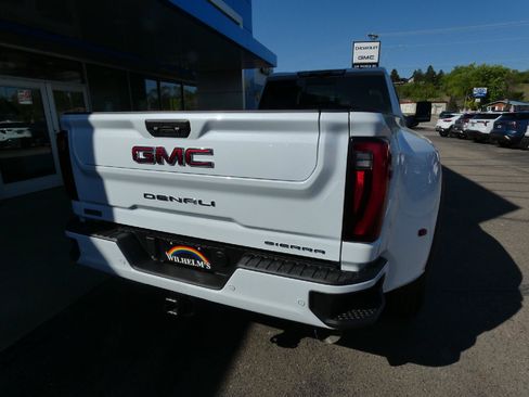 New 2026 GMC Sierra 3500 Denali w/ Denali Reserve Package AWD/4WD image 3