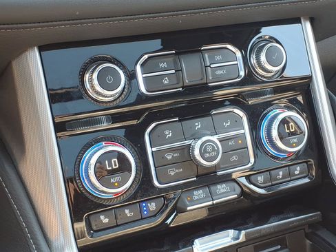 Used 2023 GMC Yukon XL Denali w/ LPO, Floor Liner Package AWD/4WD image 9