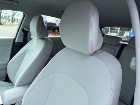 Certified 2025 Hyundai Kona SEL image 12