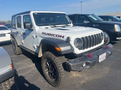 Used 2025 Jeep Wrangler Unlimited Rubicon image 2
