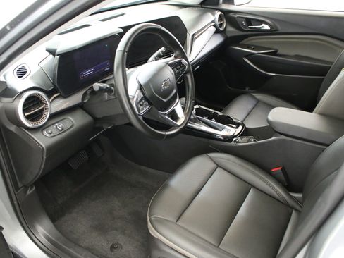 Used 2024 Chevrolet Trax ACTIV w/ Sunroof Package FWD image 23