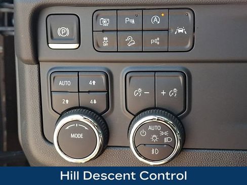 Used 2025 Chevrolet Suburban Z71 AWD/4WD image 9