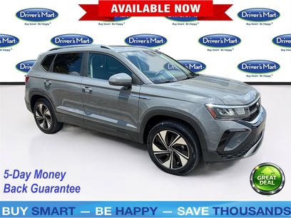 Used 2023 Volkswagen Taos SE w/ Panoramic Sunroof Package