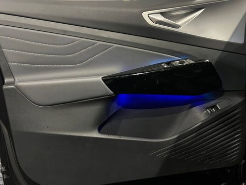 Used 2023 Volkswagen ID.4 Pro S Plus image 22