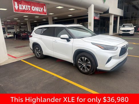 Used 2022 Toyota Highlander XLE image 8