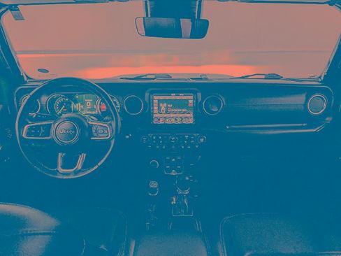 Used 2021 Jeep Wrangler Unlimited Sahara w/ Cold Weather Group image 7