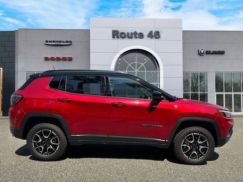 Used 2025 Jeep Compass Trailhawk w/ Trailhawk Elite Group AWD/4WD image 6