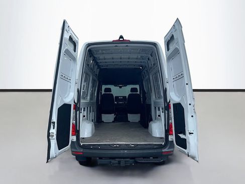 Used 2024 Mercedes-Benz Sprinter 2500 image 9