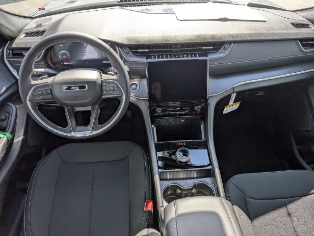 New 2027 Jeep Grand Cherokee Laredo RWD image 16