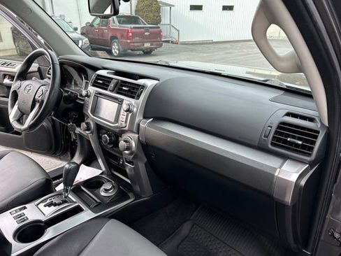 Used 2018 Toyota 4Runner SR5 Premium image 23