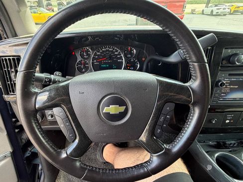Used 2017 Chevrolet Express 2500 RWD image 18