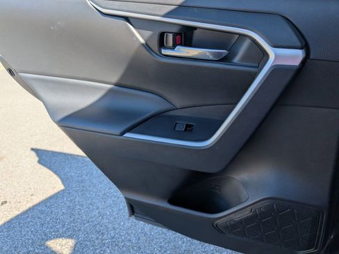 Used 2022 Toyota RAV4 XLE image 29