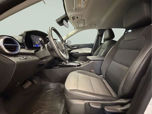 Certified 2024 Chevrolet Trax LT w/ Driver Confidence Package FWD image 23