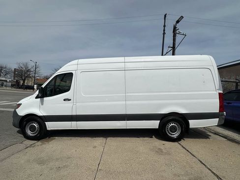 Used 2021 Mercedes-Benz Sprinter 2500 w/ Driver Convenience Package image 4