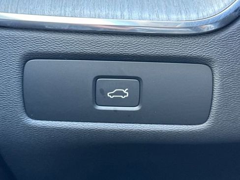 Used 2025 Volvo XC60 B5 Plus AWD/4WD image 28