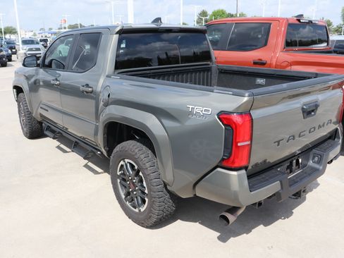 Used 2025 Toyota Tacoma TRD Sport image 8