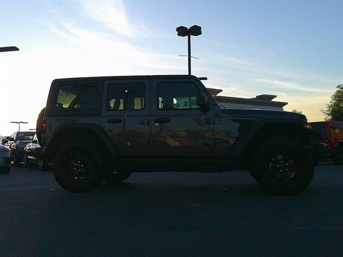 Used 2025 Jeep Wrangler Unlimited Sport S 4xe AWD/4WD image 9