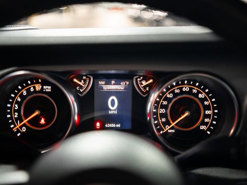 Used 2022 Jeep Gladiator Sport image 23