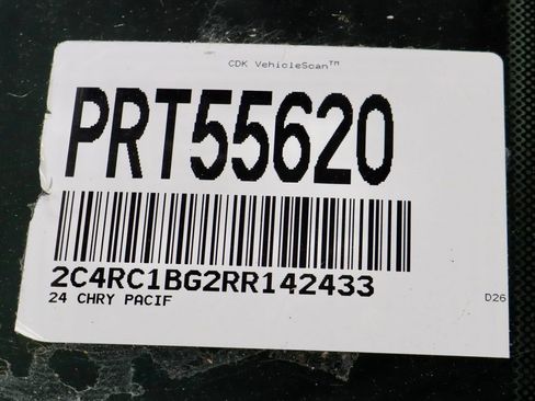 Used 2024 Chrysler Pacifica Touring-L FWD image 37