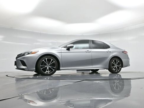 Used 2020 Toyota Camry SE image 49