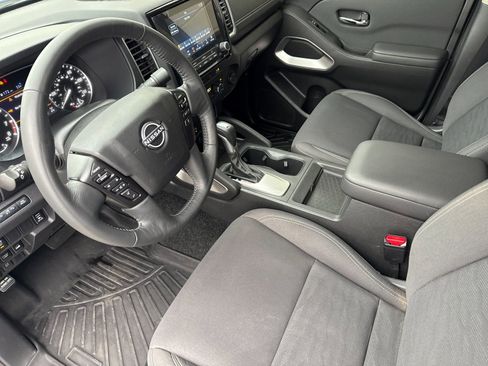 Used 2024 Nissan Frontier SV w/ SV Convenience Package image 9