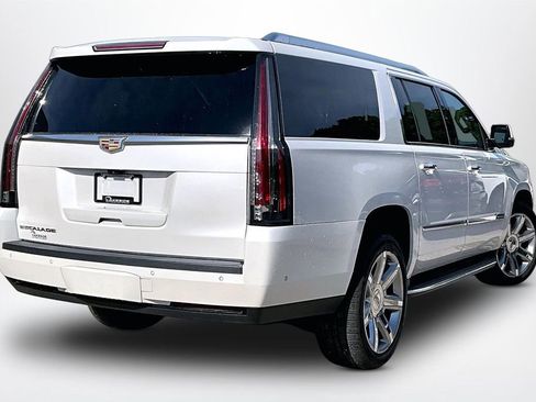 Used 2017 Cadillac Escalade ESV Luxury AWD/4WD image 5