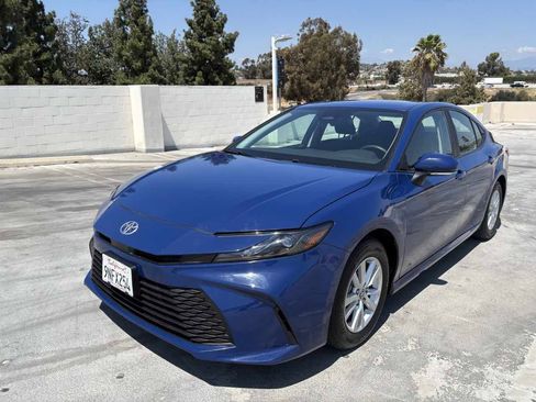 Used 2025 Toyota Camry LE FWD image 5