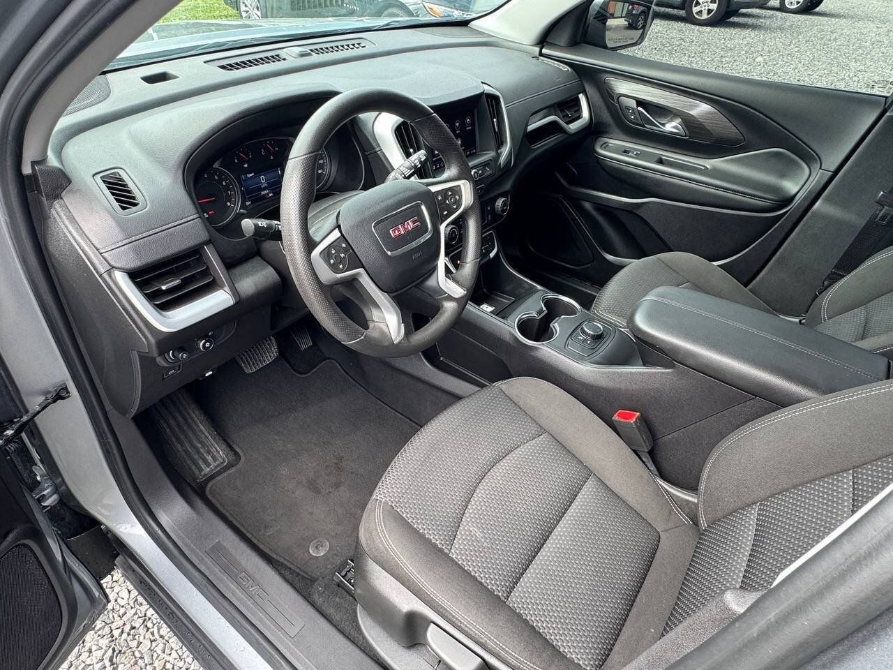 Used 2024 GMC Terrain SLE AWD/4WD image 9