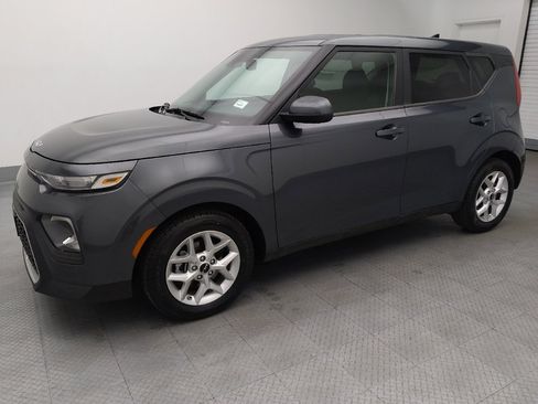Used 2022 Kia Soul LX w/ Technology Package FWD image 2